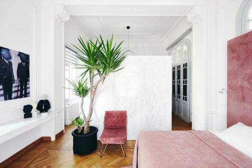 "Dionyssos" Suite with balcony and free-standing bath tub