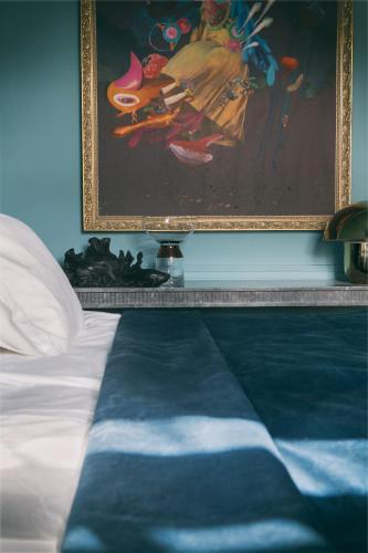 "Eretria" Suite with walk-in rain shower