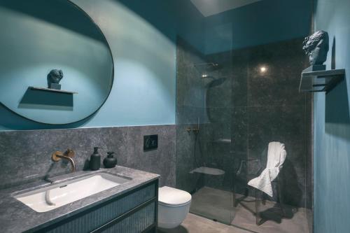 "Eretria" Suite with walk-in rain shower