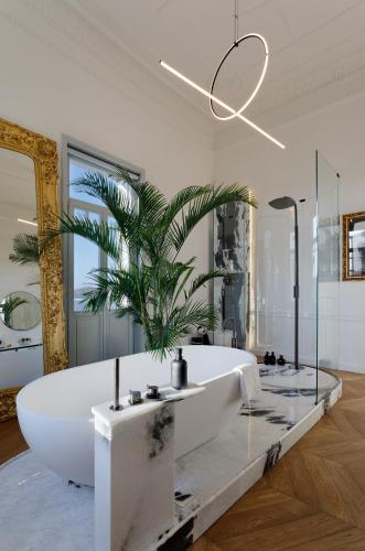 "Naxos" Suite, sea view, balcony & free-standing bath tub