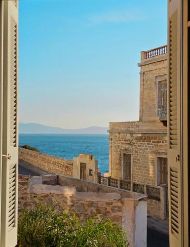 "Naxos" Suite, sea view, balcony & free-standing bath tub