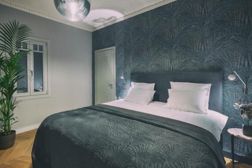 "Pteleos" Suite with sea views and private plunge pool