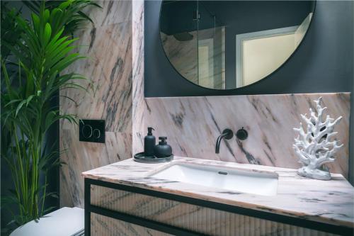 "Pteleos" Suite with sea views and private plunge pool