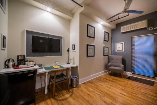 One Bedroom Penthouse with Roof Deck