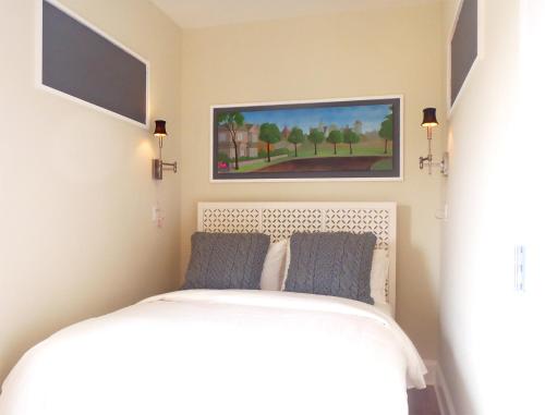 One Bedroom Penthouse with Roof Deck