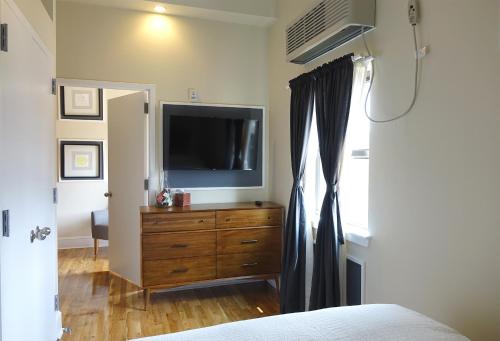One Bedroom Penthouse with Roof Deck