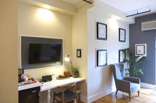 One Bedroom Penthouse with Roof Deck