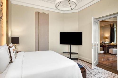 One-Bedroom King Suite with City View
