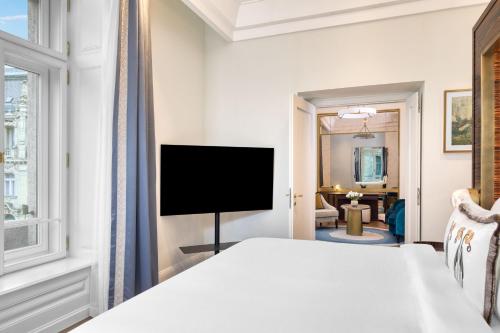 One-Bedroom King Suite with City View