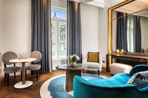 One-Bedroom King Suite with City View