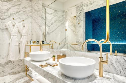 One-Bedroom King Suite with City View