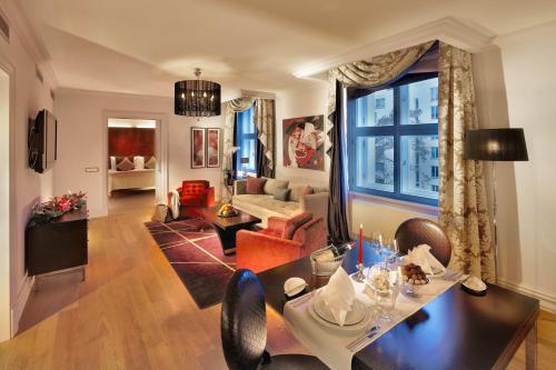 Executive Suite with Garden View