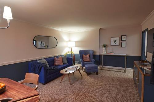 Deluxe King Suite