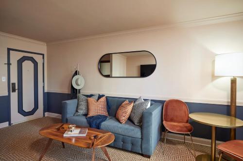 Deluxe King Suite