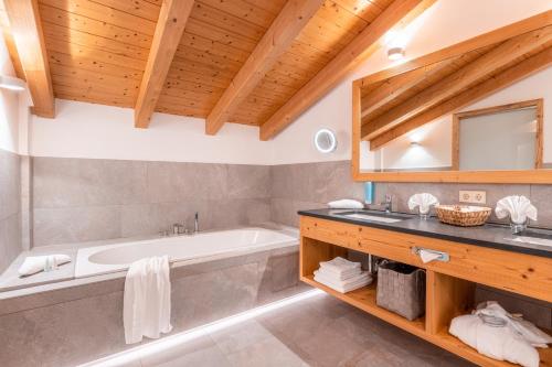Suite with Hot Tub