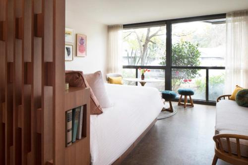 ADA Compliant Suite with King Bed with bathtub