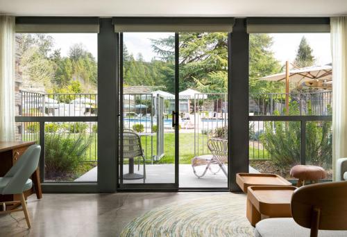 Premium King with Balcony & Poolview