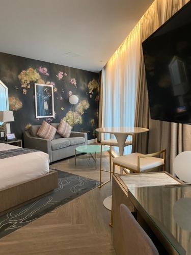 Urban Suite - Dividend Floor