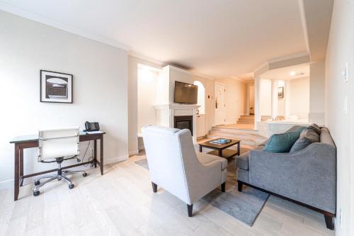 Suite with Garden View