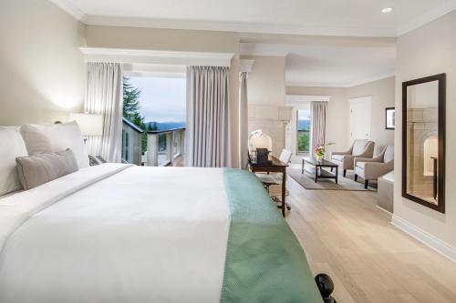 Suite with Mountain View