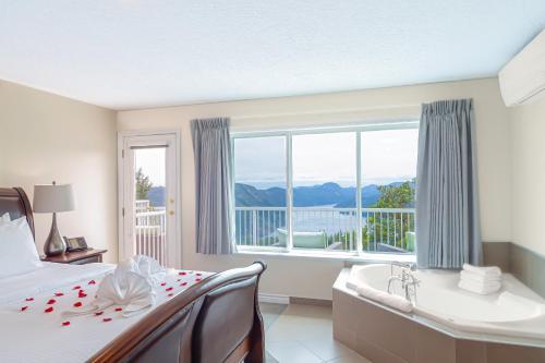 Suite with Mountain View