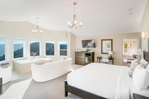 King Suite with Spa Bath