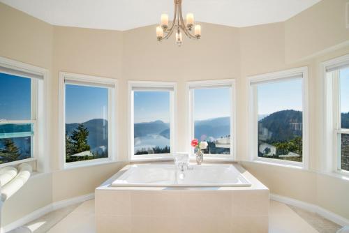King Suite with Spa Bath