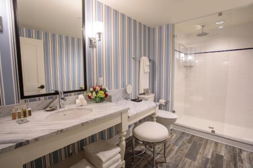 Select City View King Suite