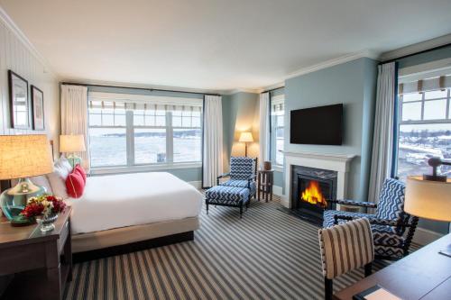 Ocean Front Junior King Suite