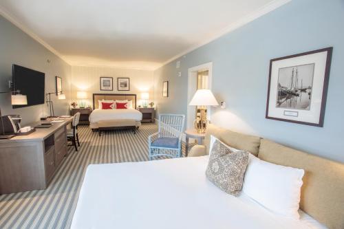 Water View King Suite