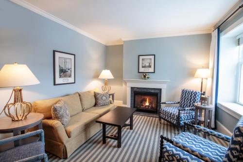 Water View King Suite