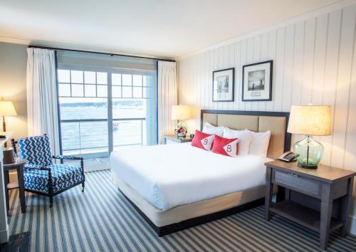 Ocean Front Junior King Suite with Balcony