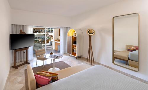 Superior ME+ with Pool Access (3 adults)