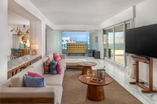 Beyond ME+ Suite with Hot Tub and Terrace