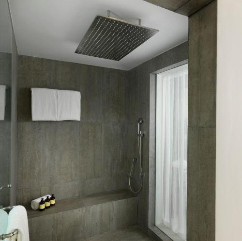 Beyond ME+ Suite with Hot Tub and Terrace