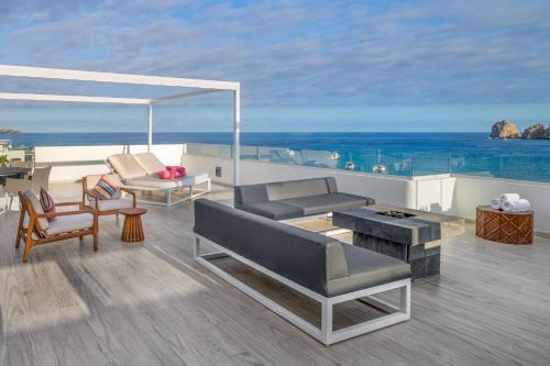 Beyond ME+ Suite with Hot Tub and Terrace