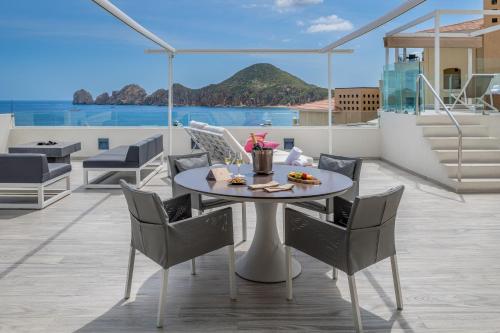 Beyond ME+ Suite with Hot Tub and Terrace