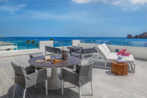 Beyond ME+ Suite with Hot Tub and Terrace