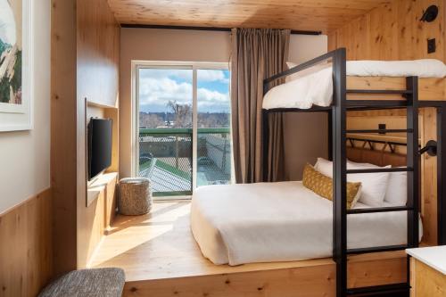 Junior Queen with Bunk Bed Suite