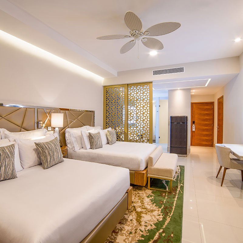 Two Bedroom Suite 1 king bed + 2 Queen b