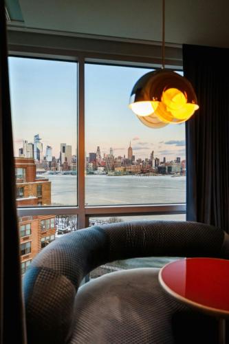 Deluxe King Room with Hudson View