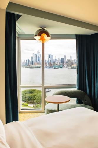 Queen Room with Hudson View