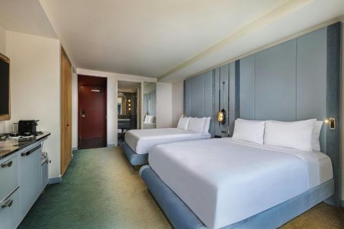 Deluxe Queen Room with River View