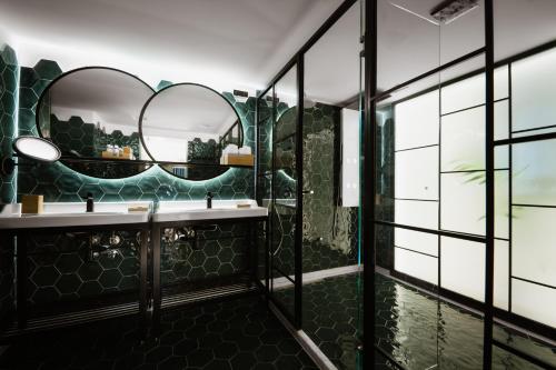 Suite with Garden View